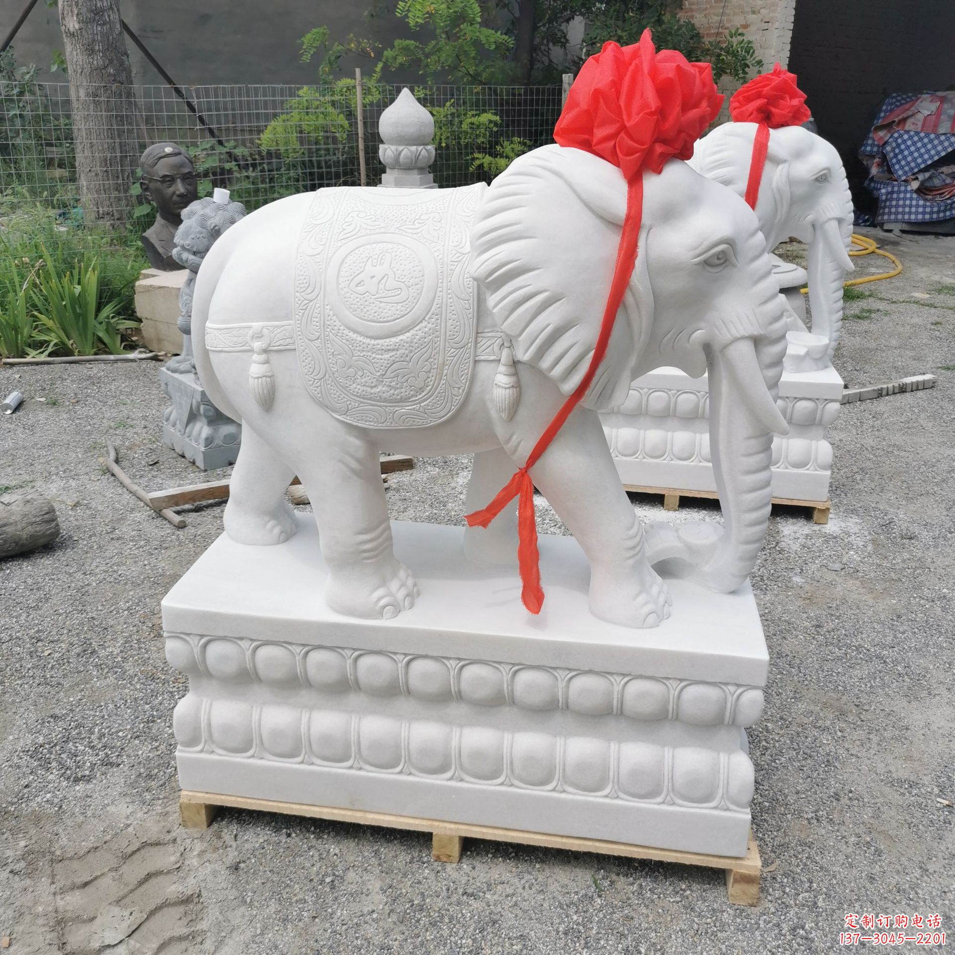 无锡中领雕塑拥有丰富的石雕设计,其中跪坐大象…
