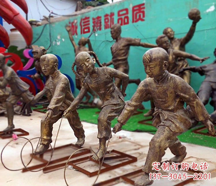 无锡滚铁环的儿童铜雕