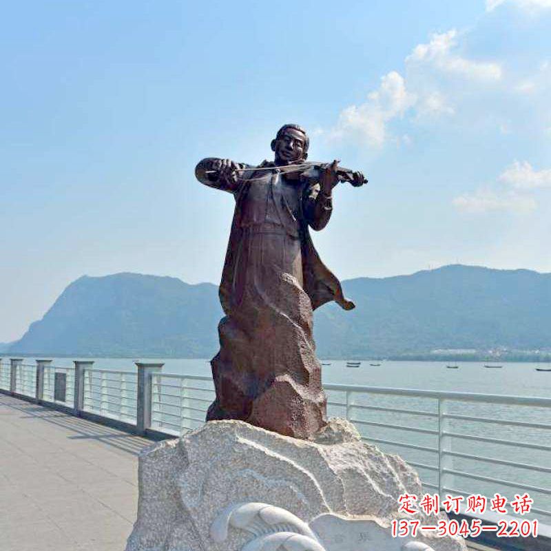 无锡海边拉小提琴的聂耳雕像