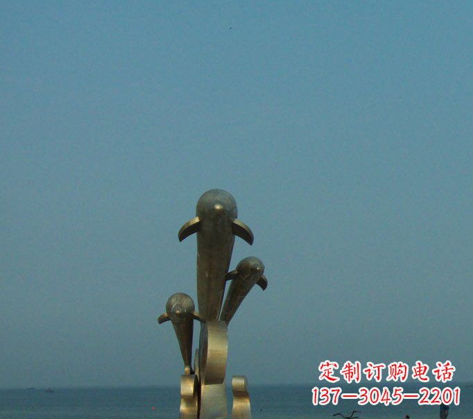 无锡海豚戏水海边景观铜雕