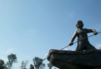 无锡男孩撑船铜雕，营造童趣氛围