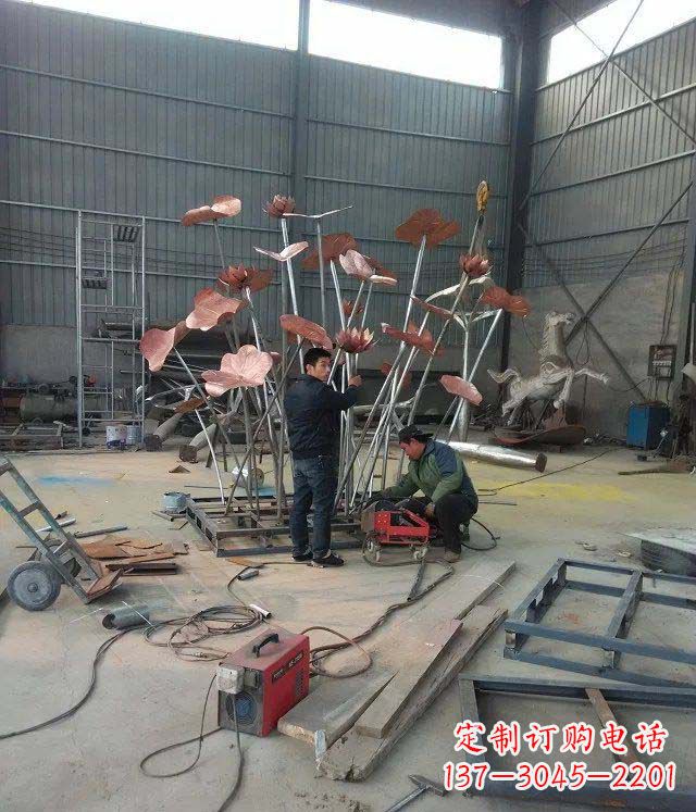 无锡荷花荷叶铜雕,营造梦幻氛围