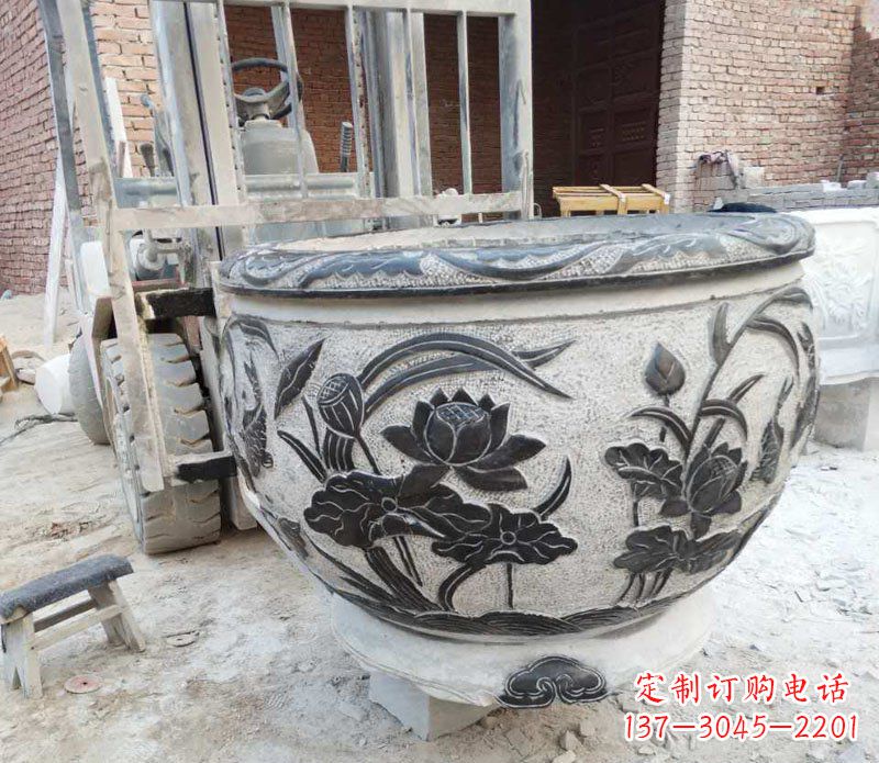 无锡中领雕塑青石荷花水缸雕塑以其独特的设计、…