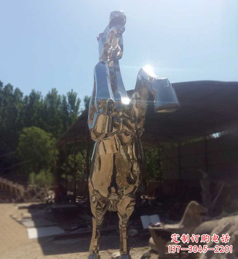 无锡典雅马雕,不锈钢镜面奔马雕塑,个性精彩