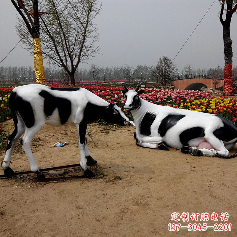 无锡室外仿真动物雕塑-奶牛,为您打造精美细腻的艺术品