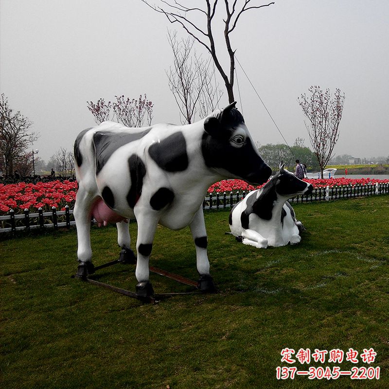 无锡真实农场气息的户外仿真奶牛雕塑