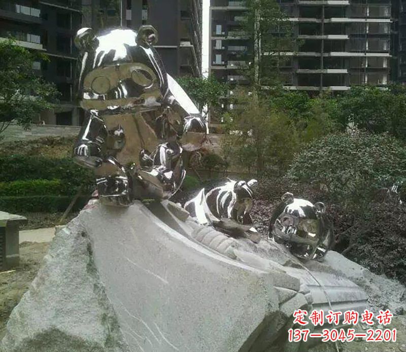 无锡家喻户晓的可爱熊猫雕塑