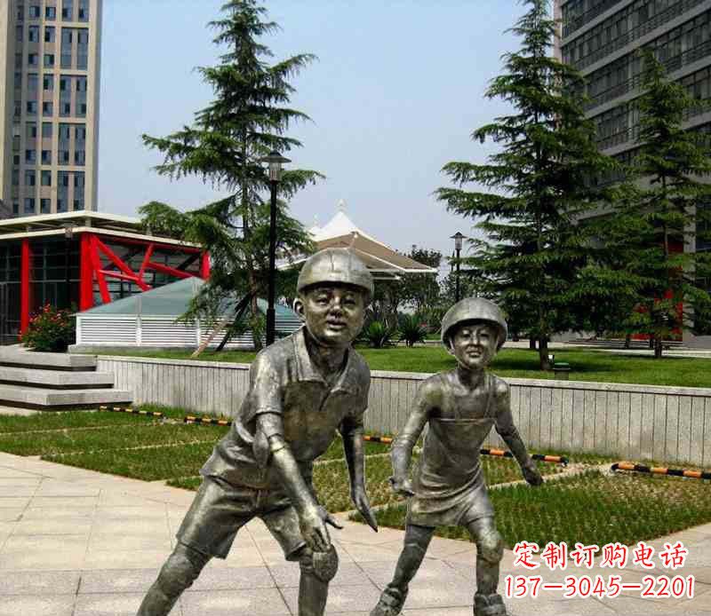 无锡滑旱冰男孩铜雕,精细而引人入胜