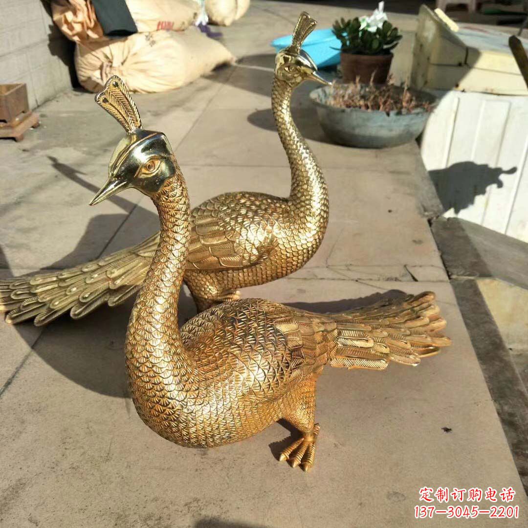无锡高贵典雅的黄铜雕刻孔雀雕塑