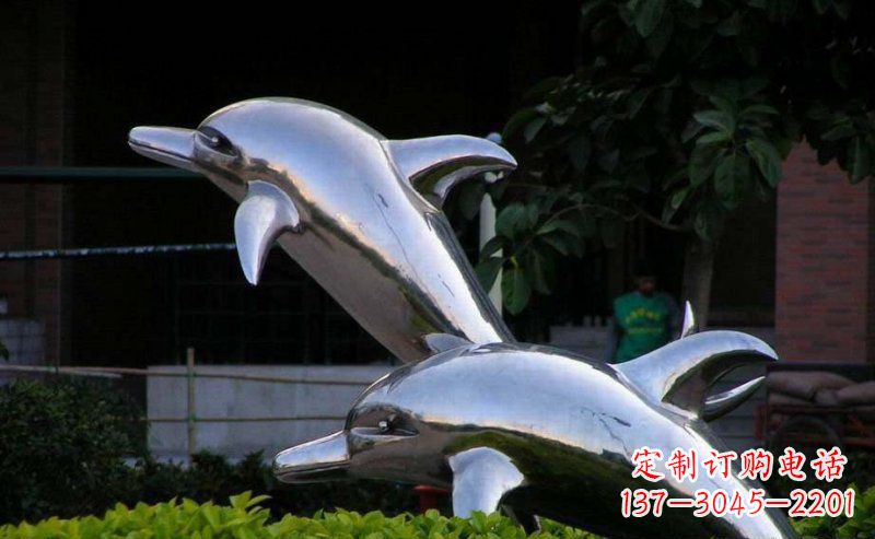 无锡彰显自由灵动的不锈钢跳跃海豚雕塑