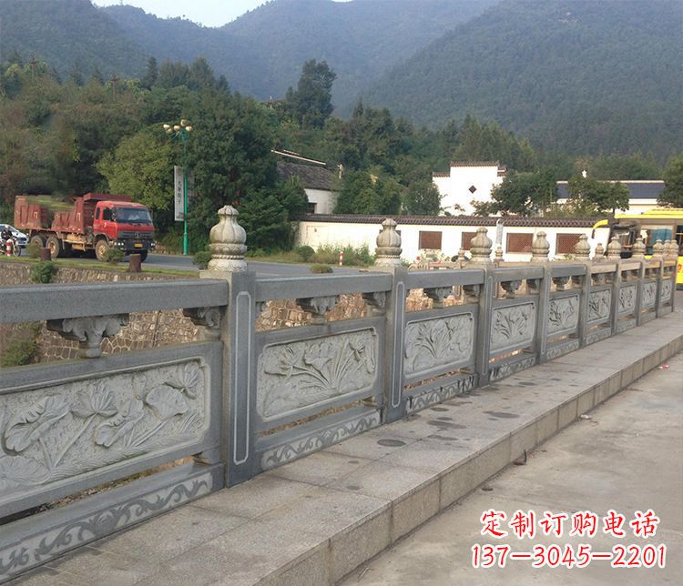 无锡欣赏精美荷花雕塑,感受大自然的美好