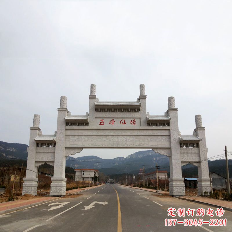 无锡领雕塑:景区路口三间四柱牌坊雕塑