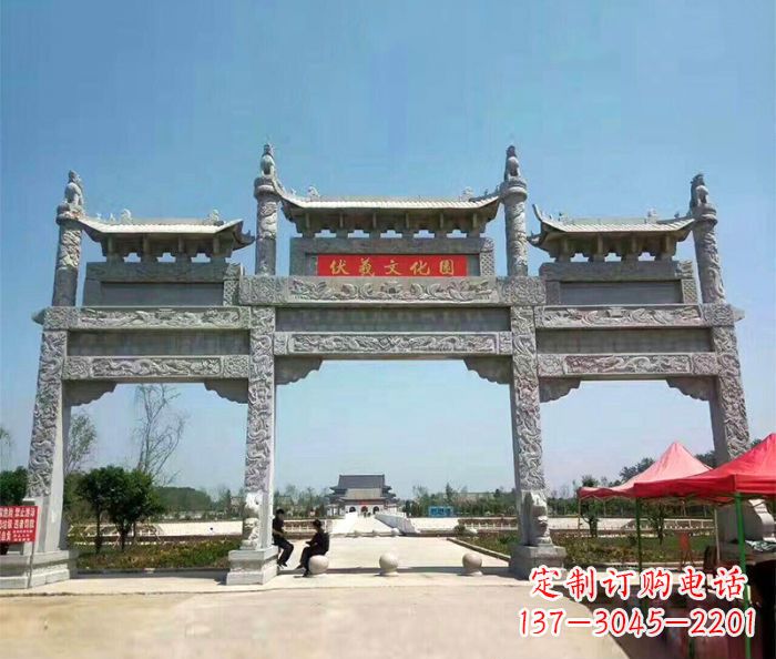 无锡中领雕塑设计制作的景区三门石雕牌坊