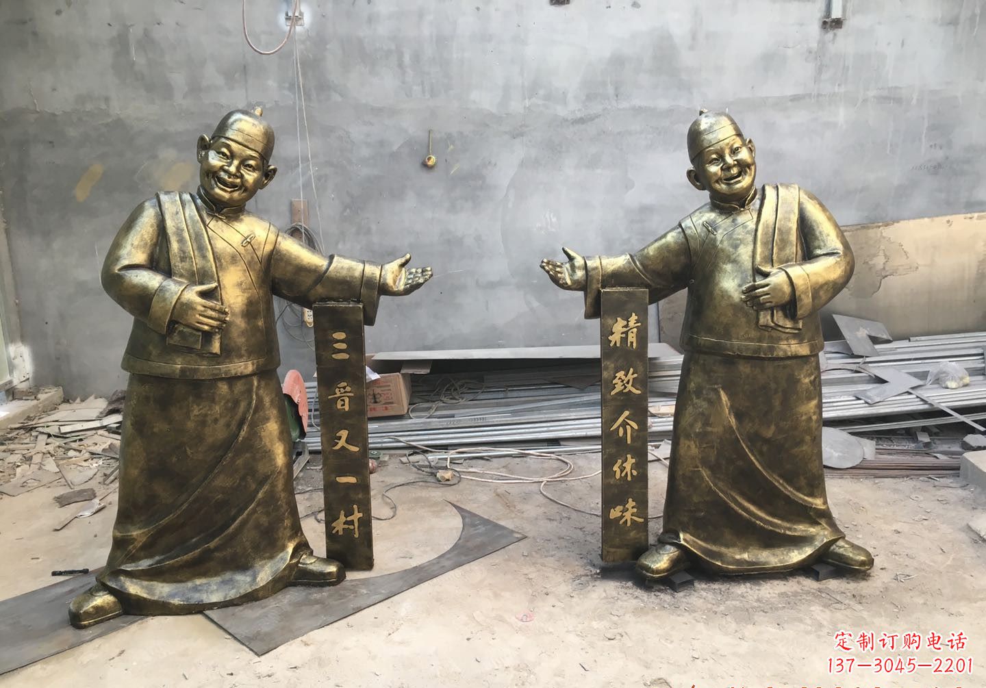 无锡中领雕塑:酒店门口店小二人物铜雕