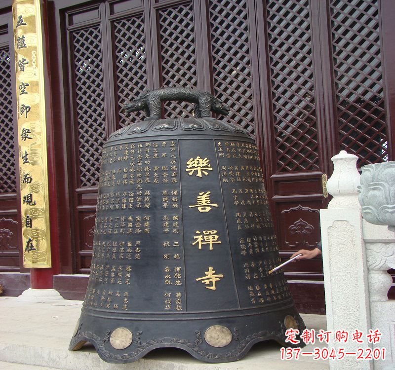 无锡精致优雅的乐善禅寺铜钟
