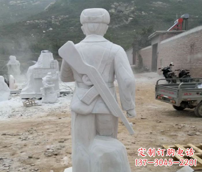 无锡来自中领雕塑的经典定制雷锋雕塑