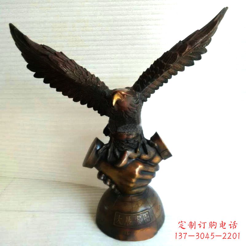无锡以老鹰为灵感的经典铜鼎