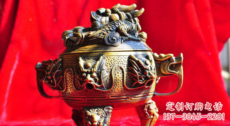 无锡三足香炉铜雕,象征家庭和睦