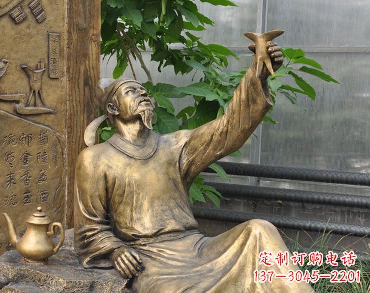 无锡象征文学大师李白的铜雕像