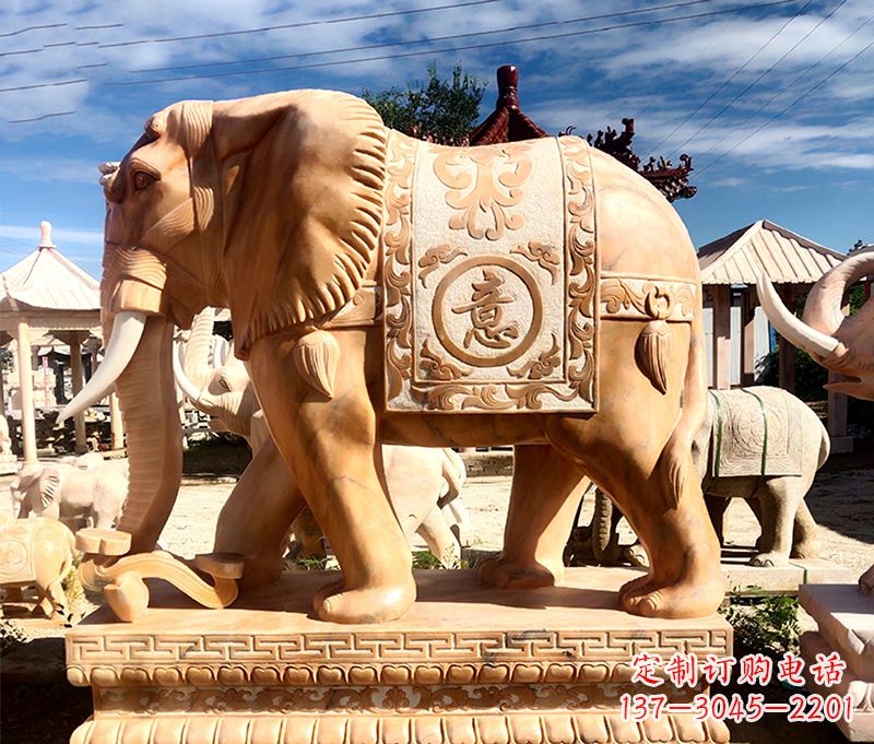 无锡精致多姿的大象雕塑
