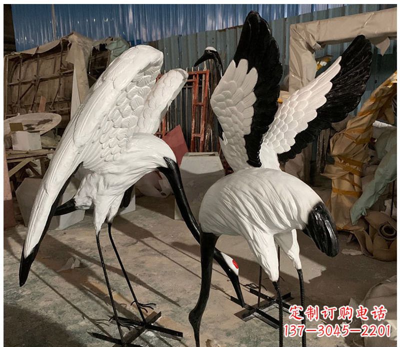 无锡石雕展翅丹顶鹤动物雕塑