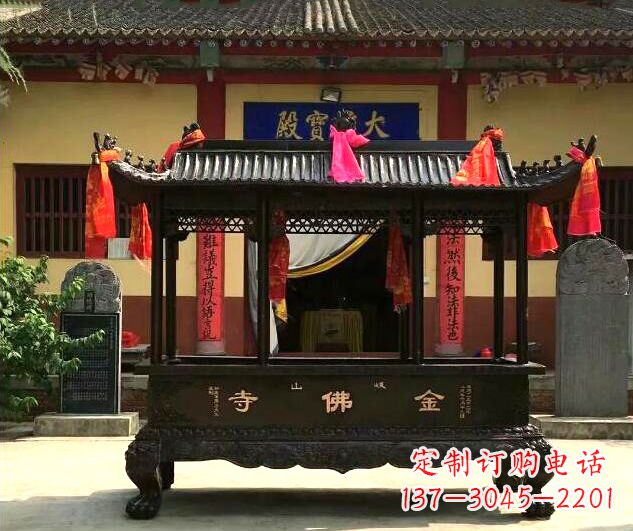 无锡双兽头三足雕花铜香炉