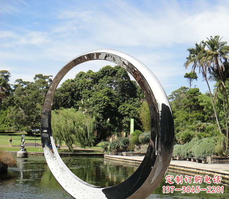 无锡水景不锈钢镜面圆环雕塑