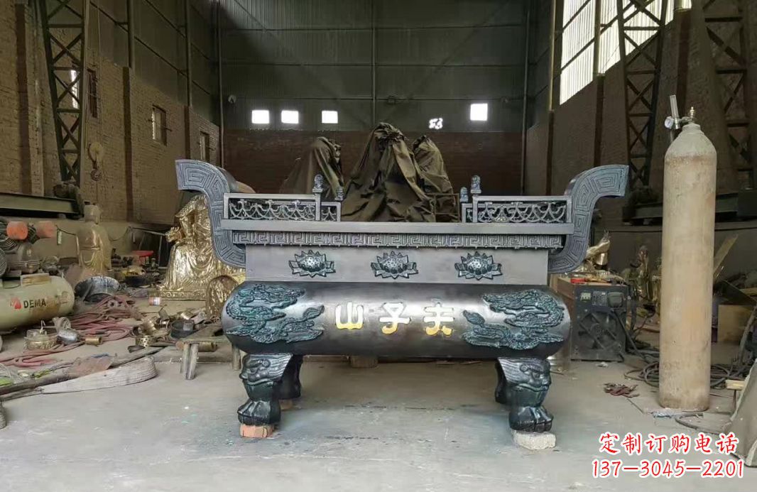 无锡寺庙香炉铜雕12