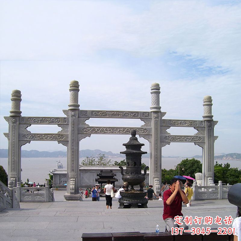 无锡寺院冲天式石雕牌坊