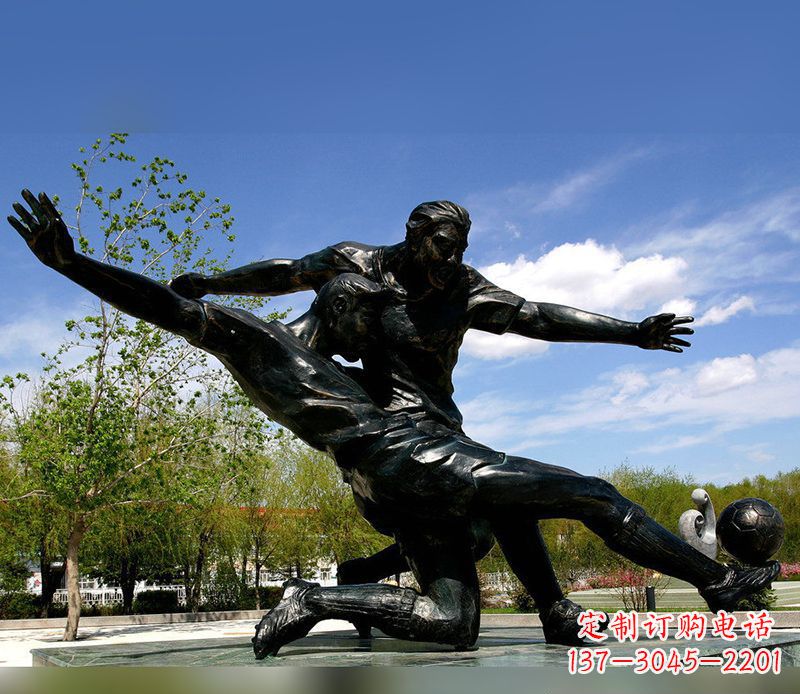无锡踢足球人物公园铜雕