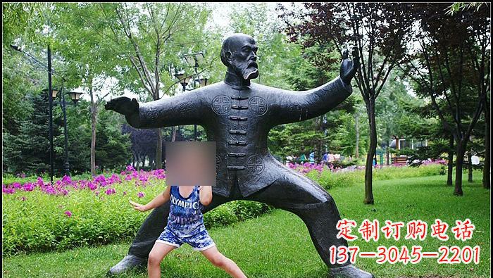 无锡铜雕打太极拳的老人
