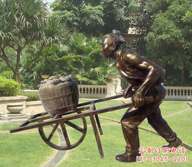 无锡推独轮车的古人铜雕