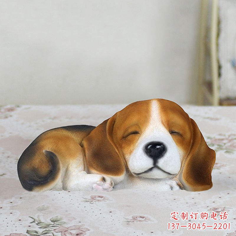 无锡卧姿比格犬仿真雕塑,睡觉的小狗狗是内美陈动物雕塑摆件