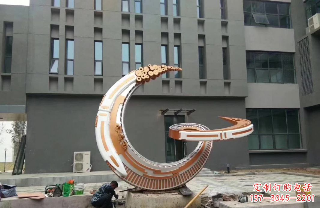 无锡小区抽象不锈钢月亮雕塑
