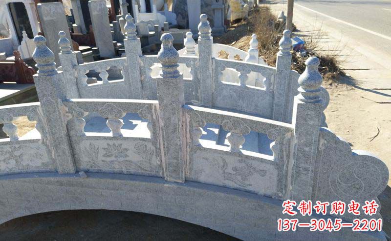 无锡小区公园大理石拱桥