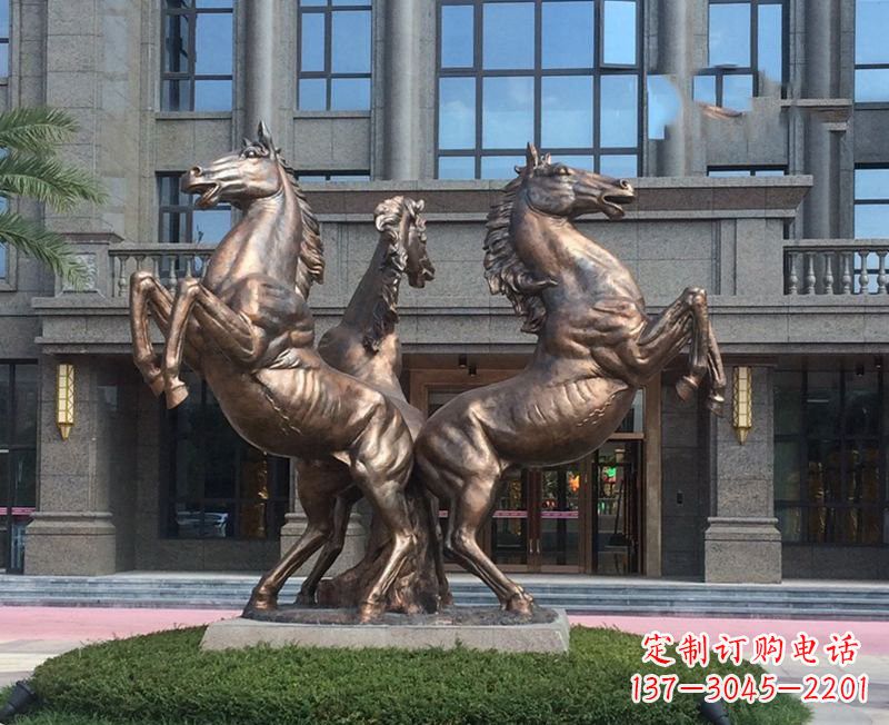 无锡小区立马铜雕