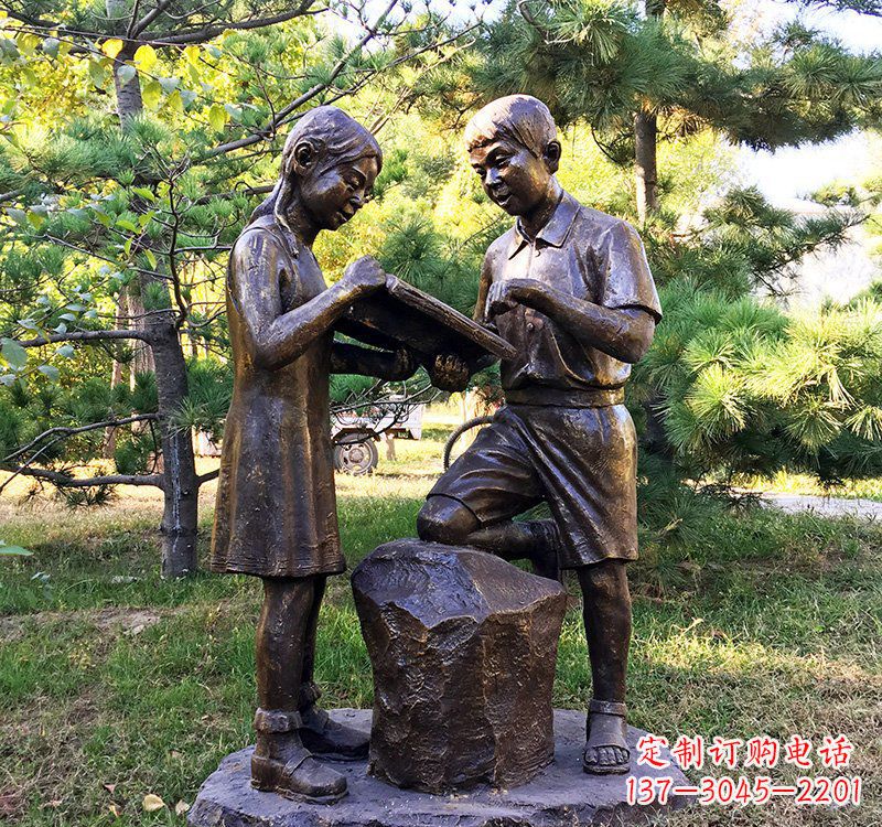 无锡校园读书的学生铜雕