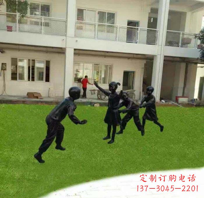 无锡校园儿童玩老鹰捉小鸡铜雕