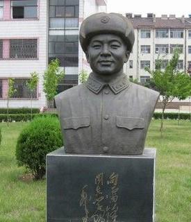 无锡校园雷锋铜像