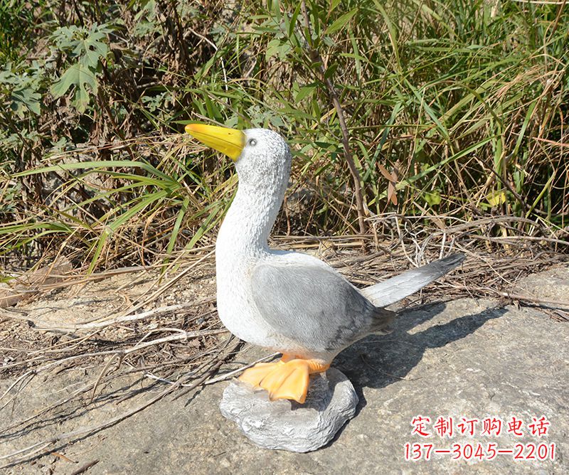 无锡学校雕塑和平鸽