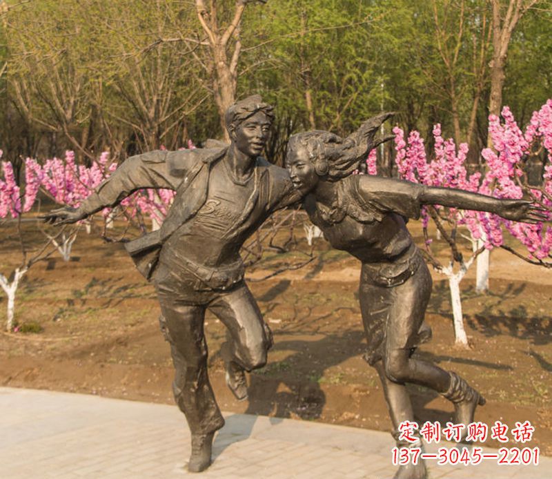无锡游玩的情侣铜雕