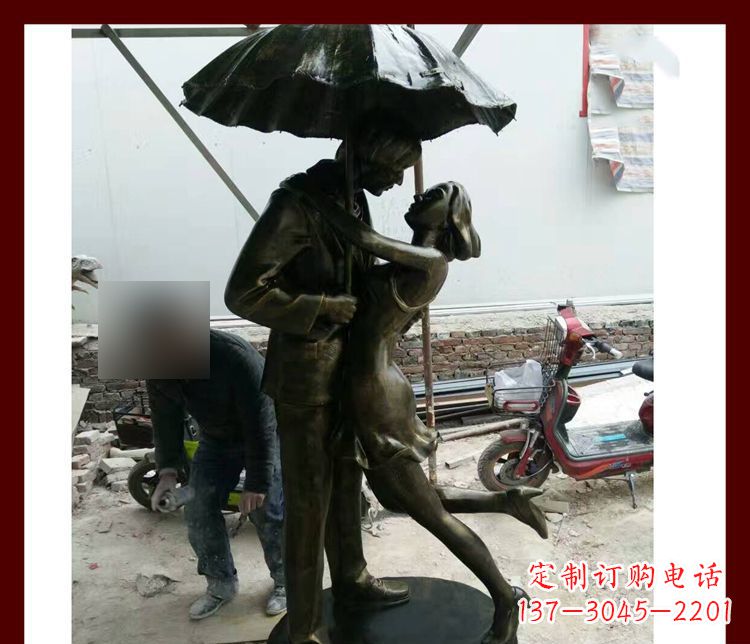 无锡雨伞下拥抱的情侣铜雕