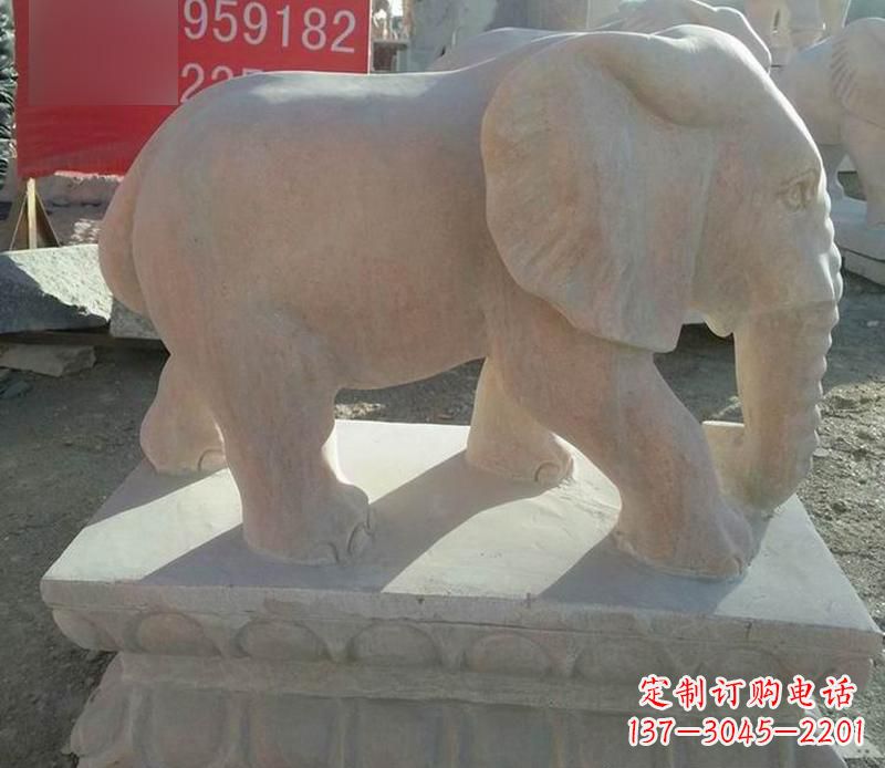 无锡园林晚霞红大象雕塑