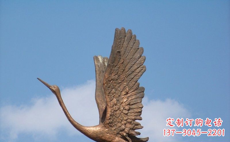 无锡展翅高飞的仙鹤动物铜雕