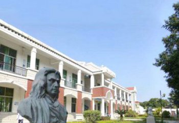 无锡校园名人牛顿石雕头像