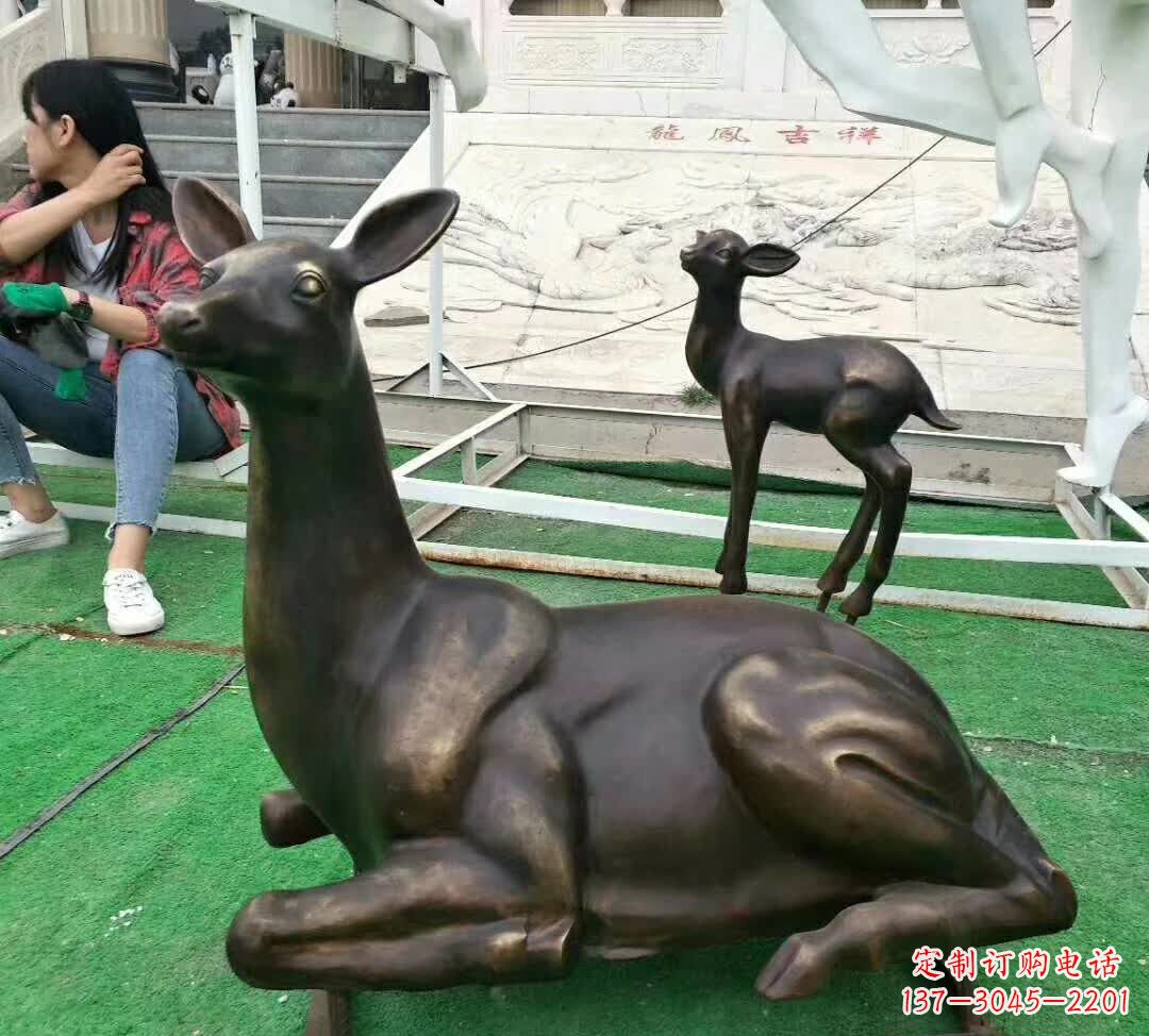 无锡铸铜广场动物鹿雕塑 