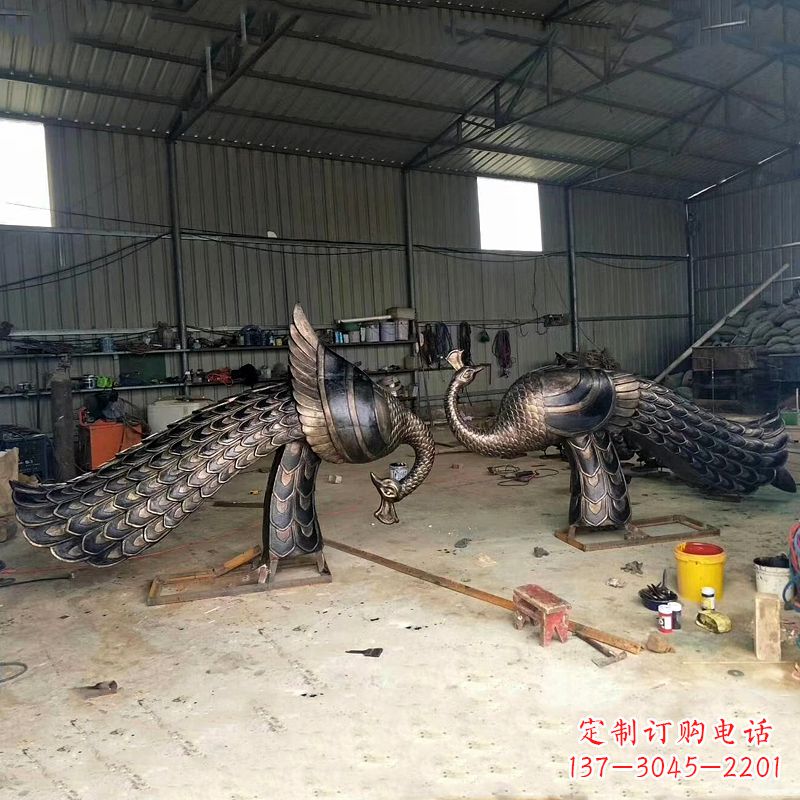 无锡铸铜孔雀雕塑