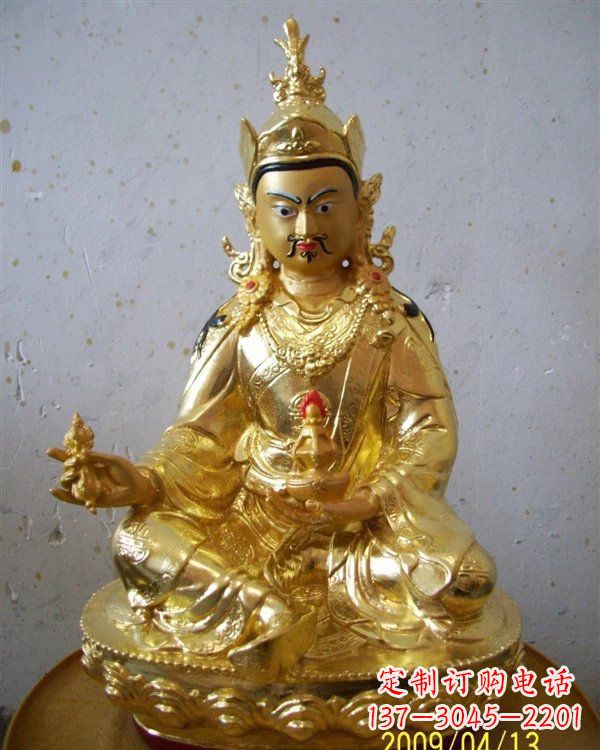 无锡铸铜贴金藏佛莲花生大士雕塑