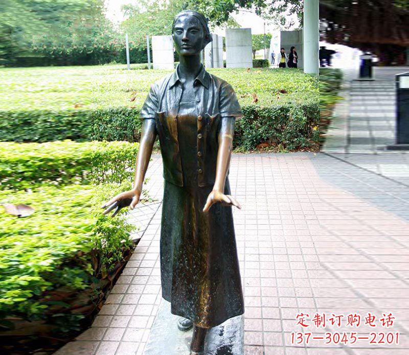无锡走路的盲人女孩铜雕