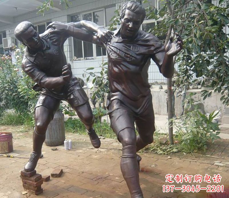 无锡足球运动公园人物铜雕